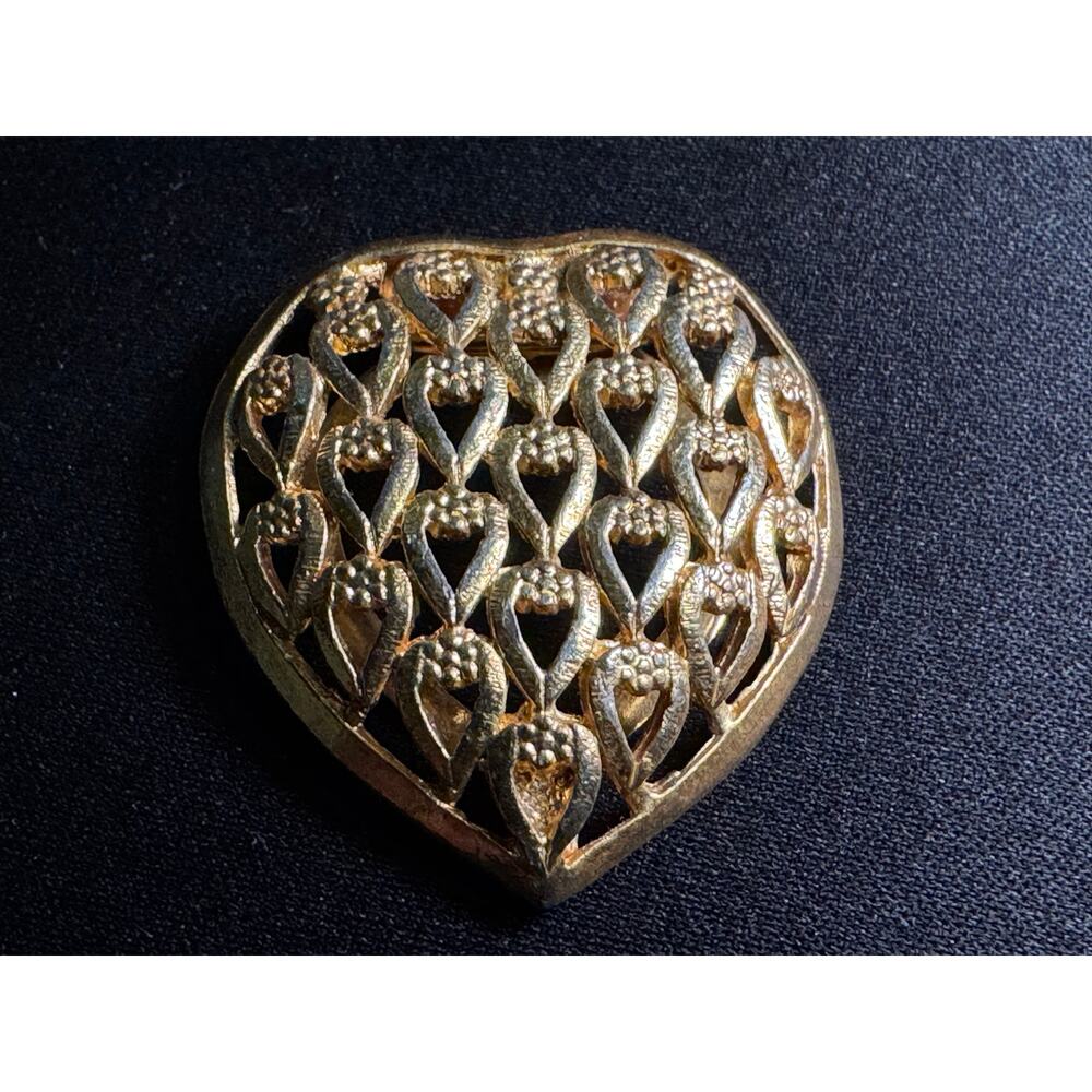 Vintage Celebrity Gold Tone Heart Shaped Filigree Scarf Clip